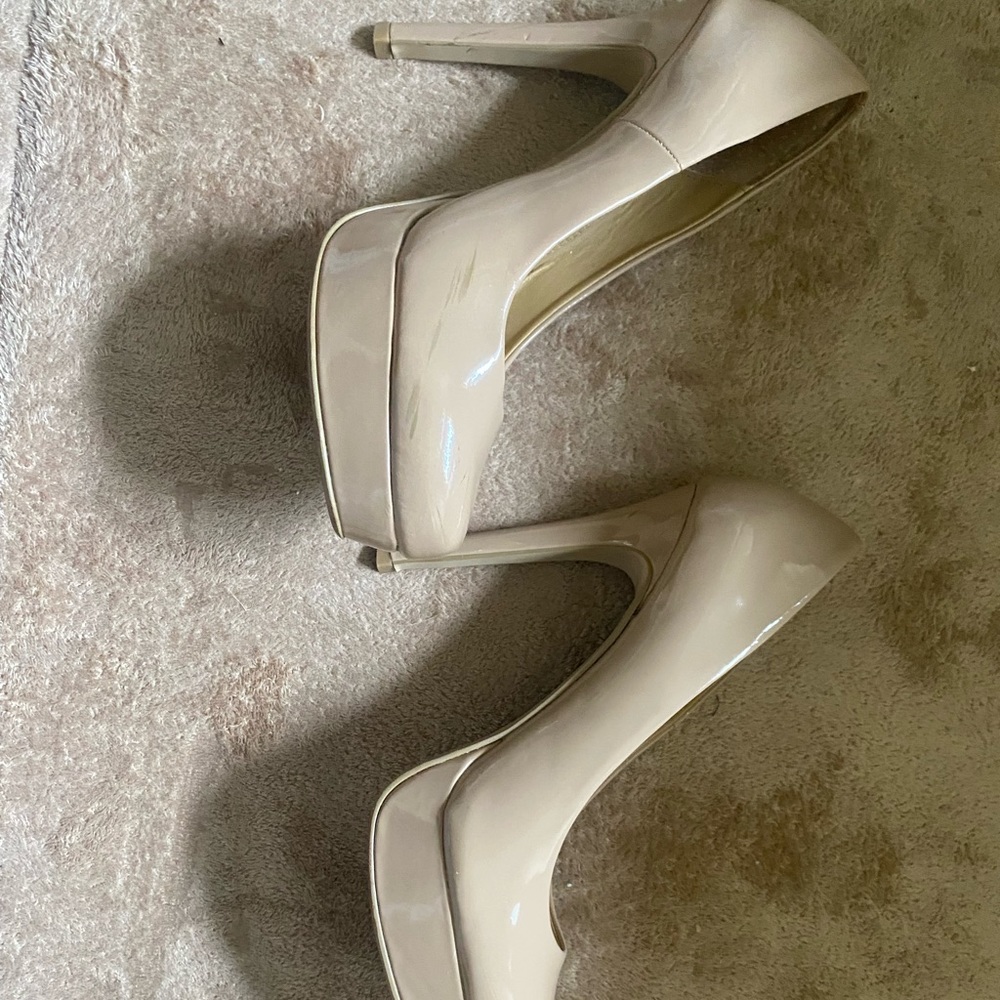 These are a pair of nude heels. Great to compliment your outfits.